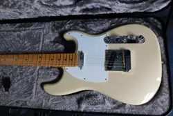 2018 FENDER USA PARALLEL UNIVERSE LIMITED EDITION WHITEGUARD STRATOCASTER !