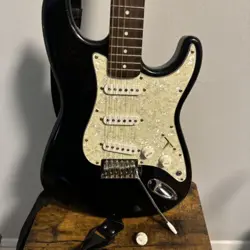 BLACK FENDER STARCASTER