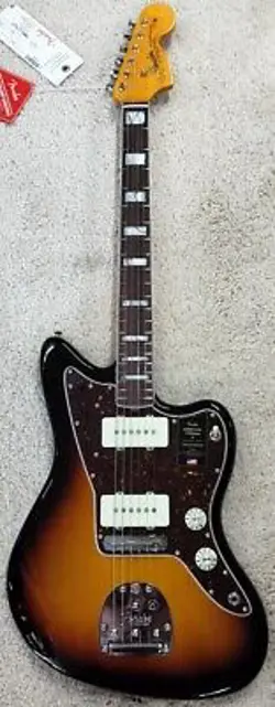 FENDER AMERICAN VINTAGE II 1966 JAZZMASTER 3-COLOR SUNBURST WITH HARDSHELL CASE