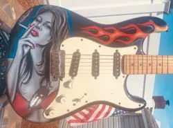 FENDER STRATOCASTER. MADE IN USA. AIRBRUSHED.  EXCELLENT CONDITION