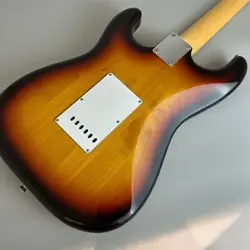 FENDER  JAPAN HYBRID 68 STRATOCASTER MAPLE FINGERBOARD, 3-COLOR SUNBURST