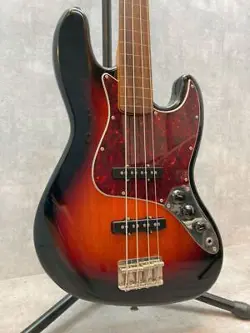 SQUIER BY FENDER CLASSIC VIBE 60S JAZZ BASS FRETLESS ELECTRIC GUITAR EXCELLENT