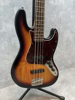 SQUIER BY FENDER CLASSIC VIBE 60S JAZZ BASS ELECTRIC GUITAR EXCELLENT CONDITION