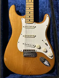 FENDER 1973 STRATOCASTER NATURAL USED ELECTRIC GUITAR