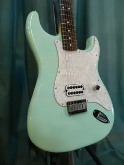 2023 FENDER TOM DELONGE LIMITED EDITION STRATOCASTER, SUPER CLEAN!