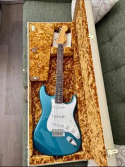 FENDER ERIC JOHNSON STRATOCASTER ROSEWOOD FINGERBOARD LUCERNE AQUA FIREMIST