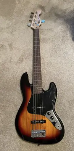SQUIRE/FENDER JAZZ BASS