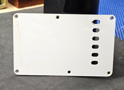 OLD FENDER 50S / 60S VINTAGE WHITE 1-PLY STRAT TREMOLO COVER & SCREWS BACK PLATE