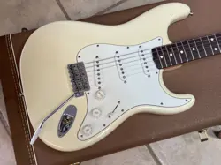 2008 FENDER VINTAGE HOT ROD '62 STRATOCASTER OLYMPIC WHITE W CASE