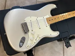 2008 FENDER AMERICAN STANDARD STRATOCASTER MAPLE NECK BLIZZARD PEARL