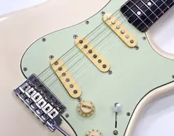 FENDER JAPAN ST62-65AS VWH ELECTRIC GUTIAR [AUTH]