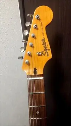 SQUIER BY FENDER CLASSIC VIBE 60S STRATOCASTER LAKE PLACID BLUE ELECTRIC GUITAR