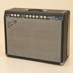 USED  FENDER   CUSTOM VIBROLUX REVERB GUITAR AMP  USED