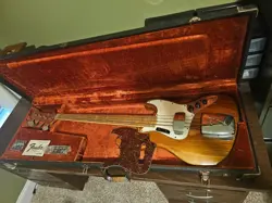 1975 FENDER JAZZ BASS GUITAR