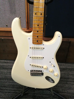 FENDER JAPAN ST57 STRATOCASTER VINTAGE GUITAR VINTAGE WHITE MADE IN JAPAN