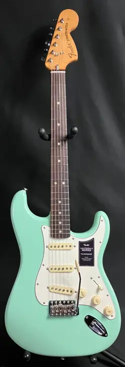 FENDER VINTERA II '70S STRATOCASTER ELECTRIC GUITAR SURF GREEN FINISH W/ GIG BAG
