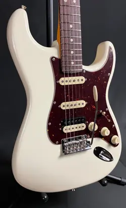 FENDER AMERICAN PROFESSIONAL II STRATOCASTER HSS ELECTRIC GUITAR OLYMPIC WHITE
