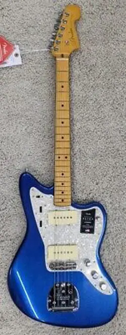 FENDER AMERICAN ULTRA JAZZMASTER, MAPLE FRETBOARD, COBRA BLUE FINISH WITH CASE