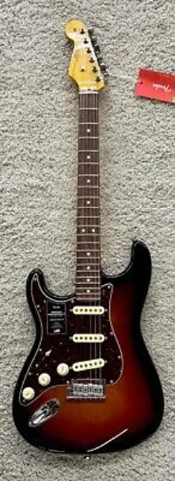 STRATOCASTER LEFTY.