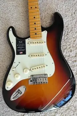 STRATOCASTER LEFT-HAND