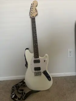 FENDER SQUIER MUSTANG GUITAR