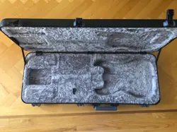 FENDER DELUXE MOLDED CASE FOR STRAT/TELE
