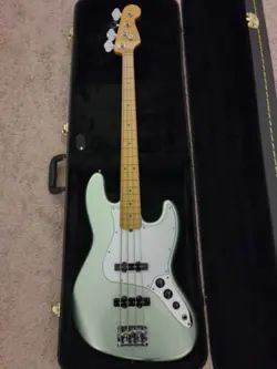2021 FENDER AMERICAN PROFESSIONAL II JAZZ BASS MYSTIC SURF GREEN EXCELLENT...