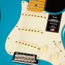FENDER AMERICAN PROFESSIONAL II STRATOCASTER  MIAMI BLUE