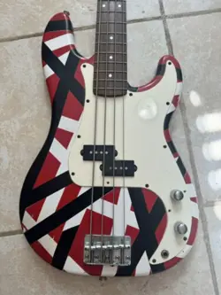 FENDER CUSTOM BASS