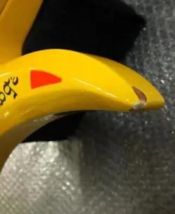 BUILT-IN MINI GUITAR