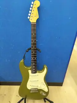 FENDER JAPAN ELECTRIC GUITAR STRATOCASTER GREEN USED PRODUCT SHIPPING FROM JAPAN