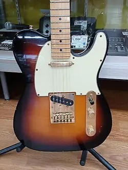 FENDER USA TELECASTER 60TH ANNIVERSARY MODEL USED MAPLE FINGERBOARD W/HARD CASE