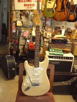 FENDER MEXICO STANDARD STRATOCASTER LEFTY (1996)