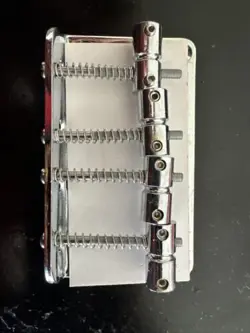 4-STRING FENDER/SQUIRE JAZZ