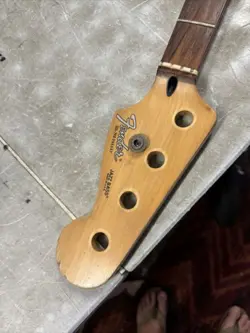 BASS NECK LUTHIER