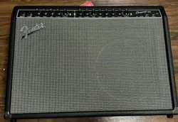 COMBO GUITAR AMP.