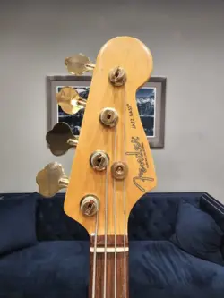 2020 FENDER JAZZ BASS 75TH ANNIVERSARY COMMEMORATIVE GUITAR