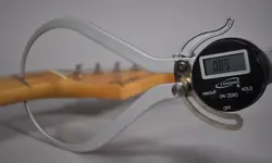 2009 FENDER STANDARD STRATOCASTER 3-TONE SUNBURST MIM