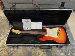 FENDER CUSTOM SHOP CUSTOM DELUXE STRATOCASTER - 2010 - CHERRY SUNBURST