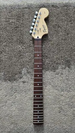 2005 SQUIER BY FENDER STRATOCASTER 