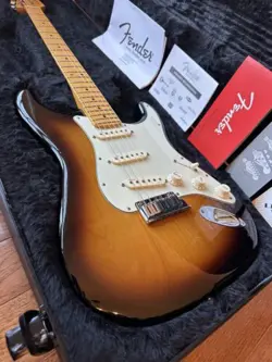 2013 FENDER AMERICAN DELUXE STRATOCASTER - SUNBURST