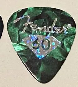 GUITAR PICK- GREEN