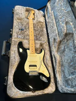 FENDER 0113902706 AMERICAN PROFESSIONAL II STRATOCASTER ELECTRIC GUITAR - BLACK