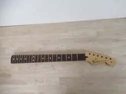 MAPLE ROSEWOOD STRATOCASTER