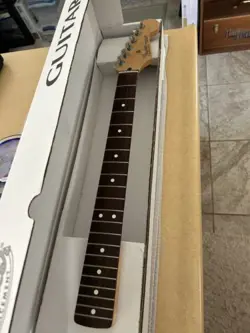 MIM STRATOCASTER RIGHT