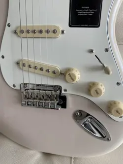 FENDER PLAYER II SERIES PLAYER II STRATOCASTER ELECTRIC GUITAR WHITE BLONDE