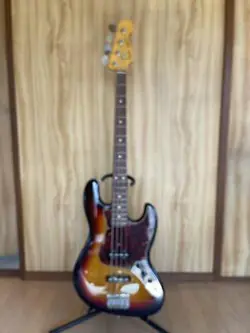 FENDER ELECTRIC BASS SUNBURST GUITAR CASE INCLUDED