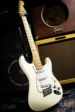 FENDER AMERICAN STANDARD STRATOCASTER / 2008 USED ELECTRIC GUITAR