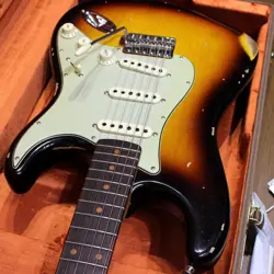 RELIC STRATOCASTER CLOSET