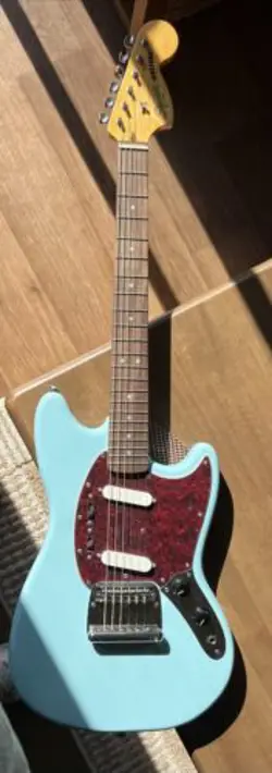 SQUIER BY FENDER CLASSIC VIBE 60S MUSTANG GUITAR IN SONIC BLUE
